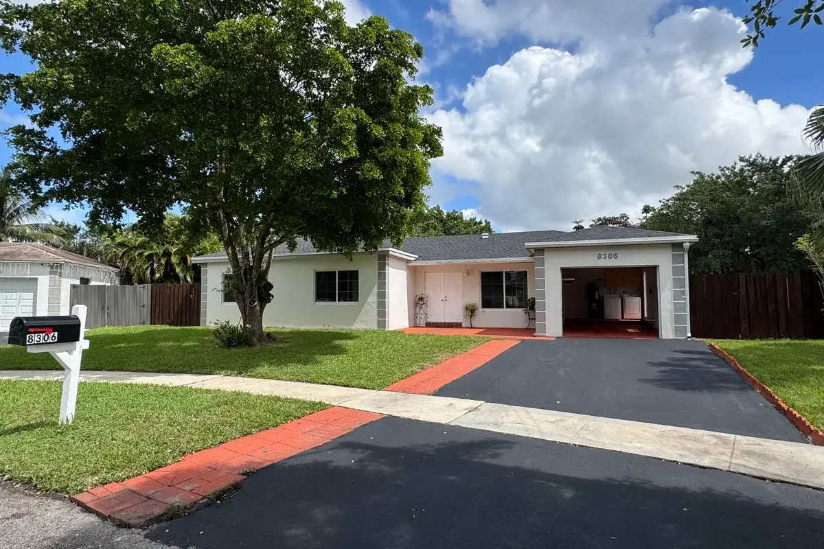 8306 NW 74th Ter, Tamarac: photo 1 of 37