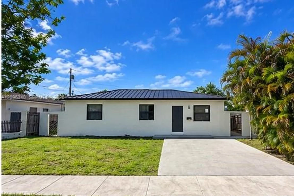 6810 SW 1st St, Miami: photo 1 of 18