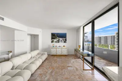 1330 West Ave #811, Miami Beach: photo 1 of 26