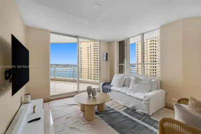 Condo in Miami: photo 1 of 33