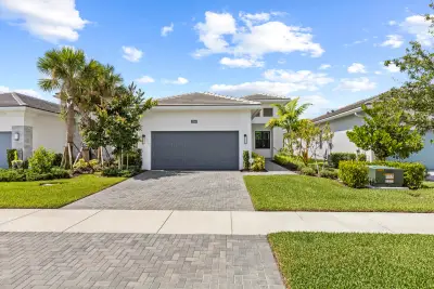 15860 Key Biscayne Ln, The Acreage: photo 1 of 38