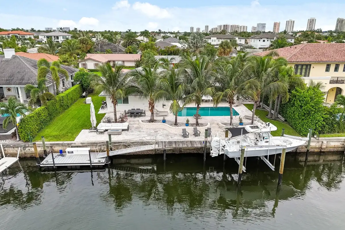1091 Singer Dr, Riviera Beach: photo 1 of 46
