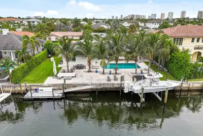 1091 Singer Dr, Riviera Beach: photo 1 of 46