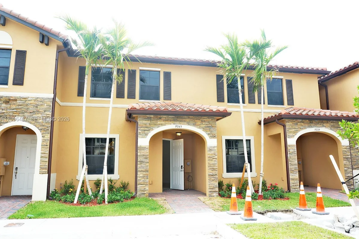 9345 W 33rd Ln, Hialeah: photo 1 of 11