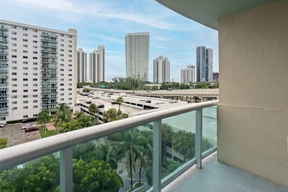 19390 Collins Ave #706, Sunny Isles Beach: photo 1 of 5
