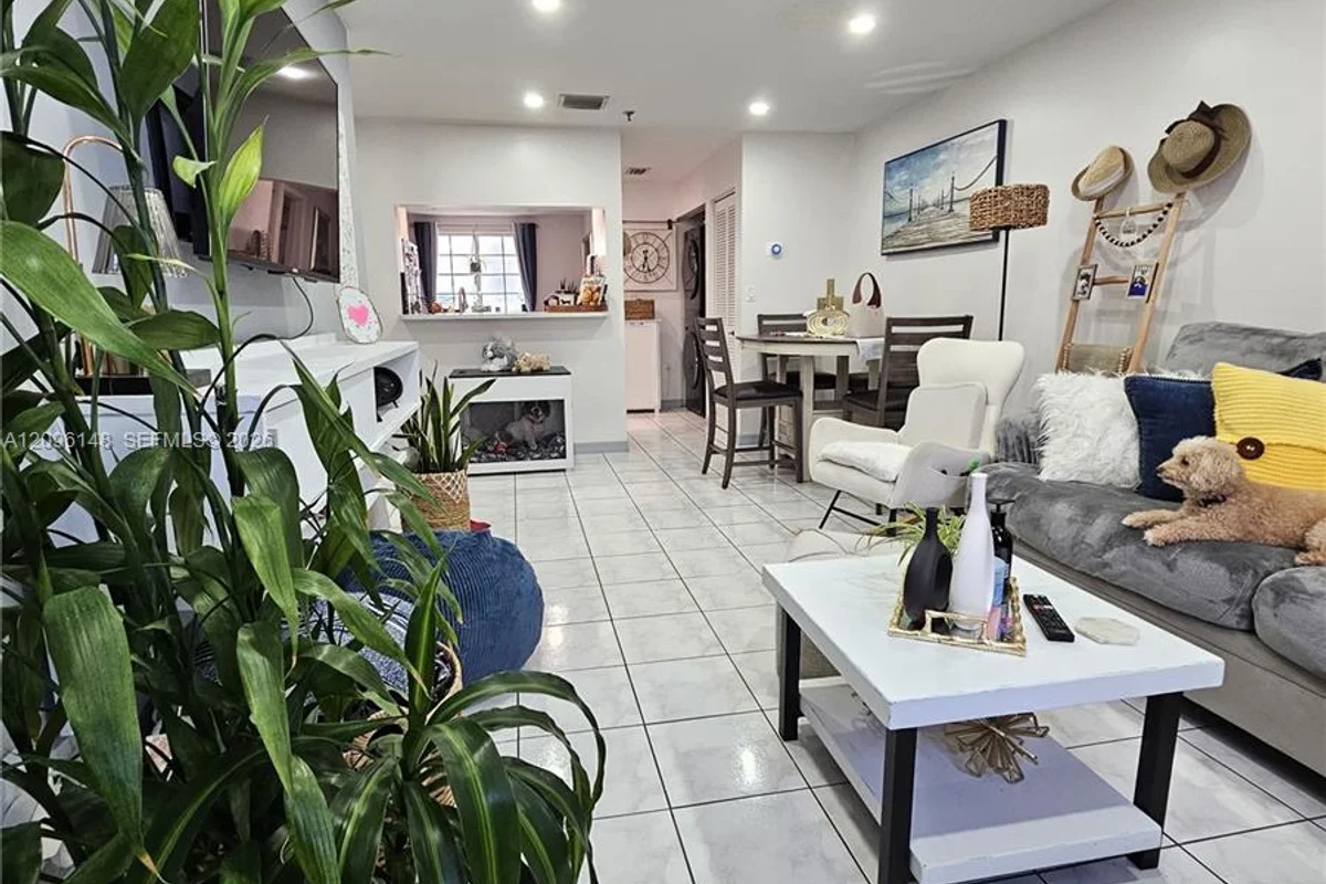 12035 SW 14th St #104, Miami: photo 1 of 29