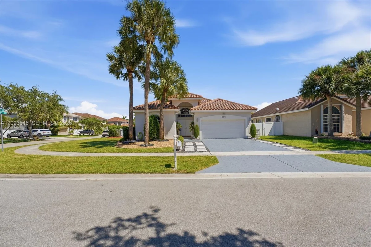 1391 NW 185th Ter, Pembroke Pines: photo 1 of 27