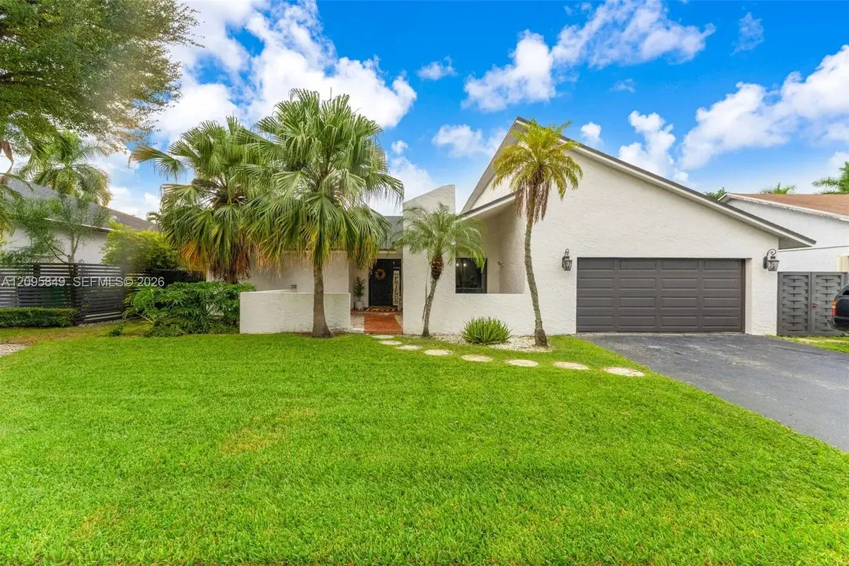 13711 SW 108th St, Miami: photo 1 of 36