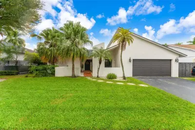 13711 SW 108th St, Miami: photo 1 of 36