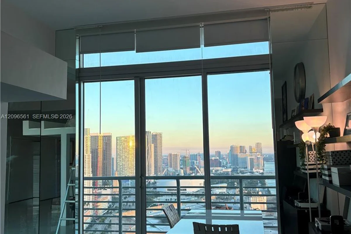 335 S Biscayne Blvd #LPH-06, Miami: photo 1 of 2