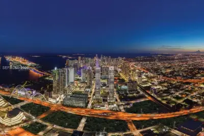 20 NE 11th St #3505, Miami: photo 1 of 29