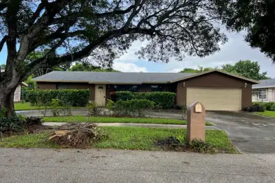 4214 Waverly Dr, West Palm Beach: photo 1 of 2