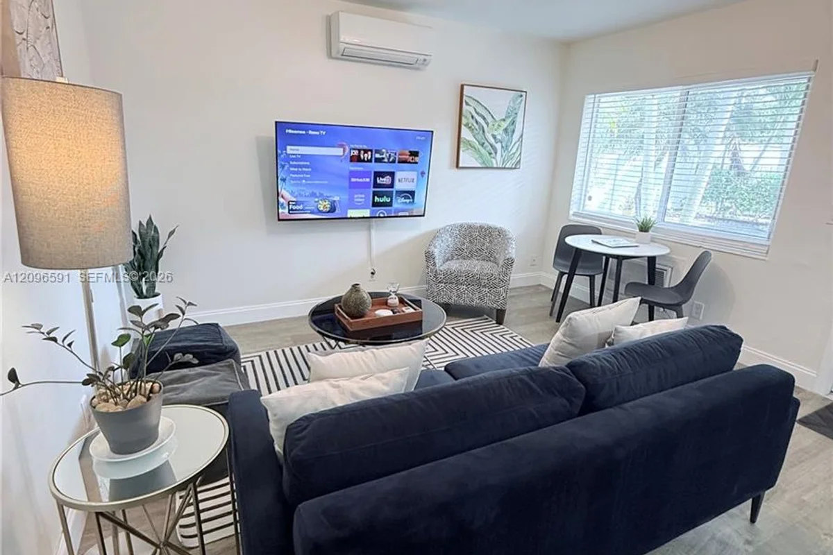 735 NE 15th St #4, Fort Lauderdale: photo 1 of 27