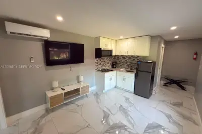 4910 SW 28th Ter #1, Dania Beach: photo 1 of 5