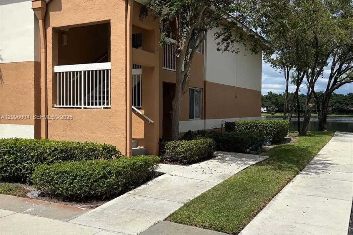 704 NW 92nd Ave, Plantation: photo 1 of 31