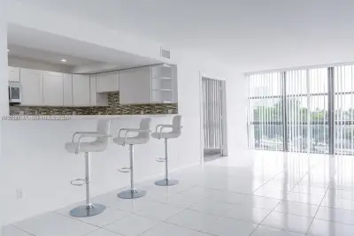 1000 Parkview Dr #501, Hallandale Beach: photo 1 of 30