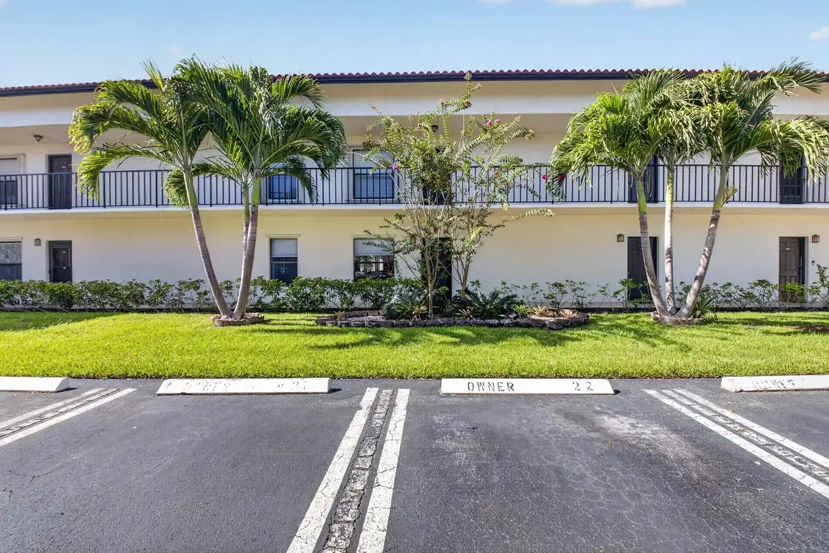 3 Vía De Casas Sur #103, Boynton Beach: photo 1 of 43