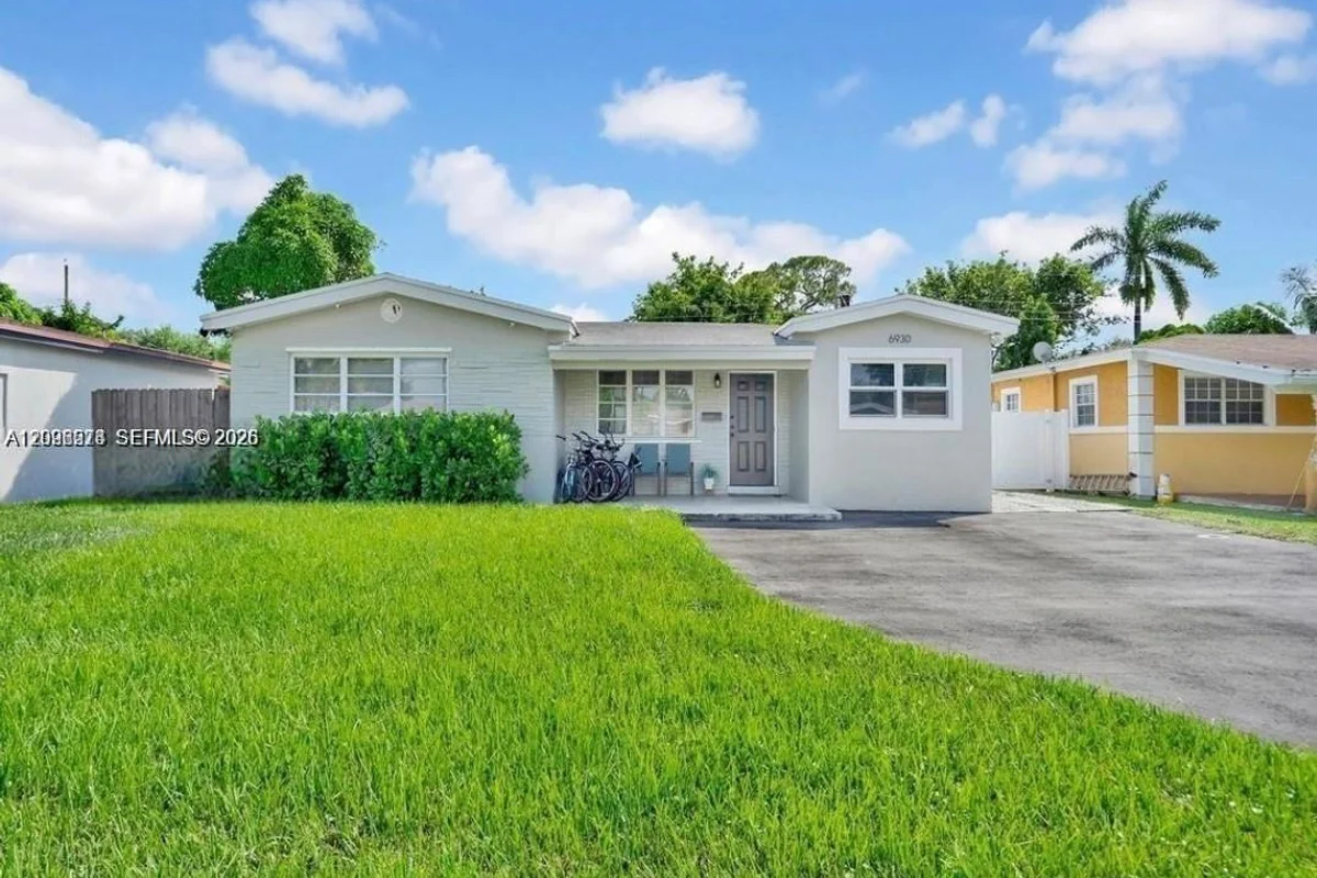 6930 SW 12th St, Pembroke Pines: photo 1 of 28