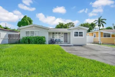 6930 SW 12th St, Pembroke Pines: photo 1 of 28