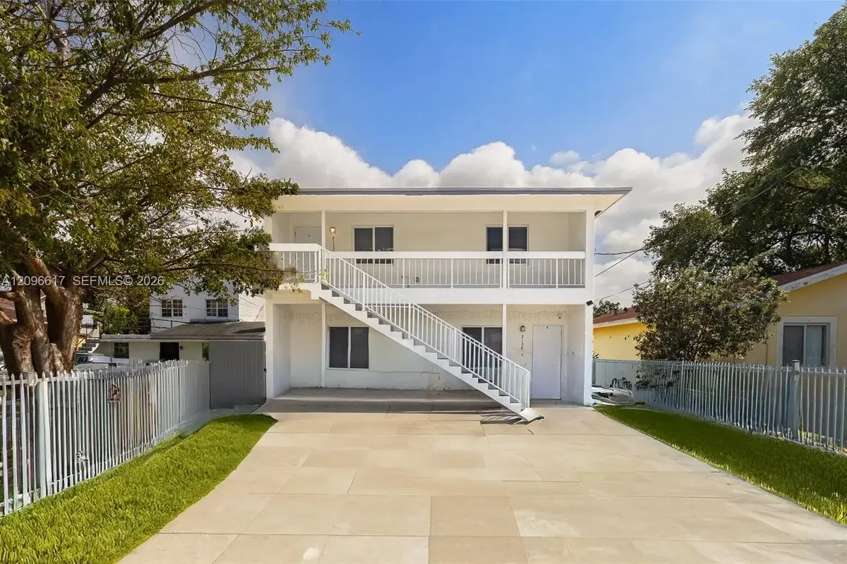 2132 NW 47th St, Miami: photo 1 of 27