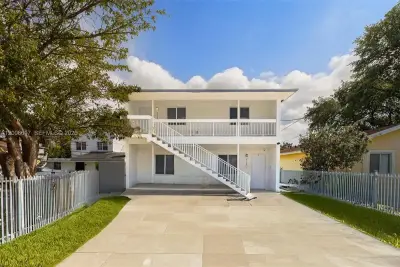 2132 NW 47th St, Miami: photo 1 of 27