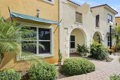 12441 NW 18th Ct, Pembroke Pines: photo 1 of 41