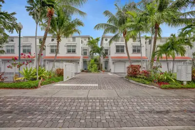 728 NE 7th Ave, Fort Lauderdale: photo 1 of 51