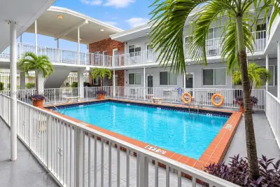 305 69th St #105, Miami Beach: photo 1 of 29
