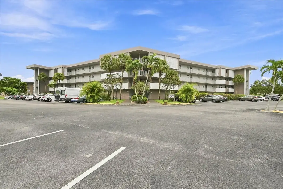 2800 NW 47th Ter #206B, Lauderdale Lakes: photo 1 of 39