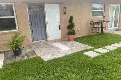 8310 NW 47th St, Lauderhill: photo 1 of 21