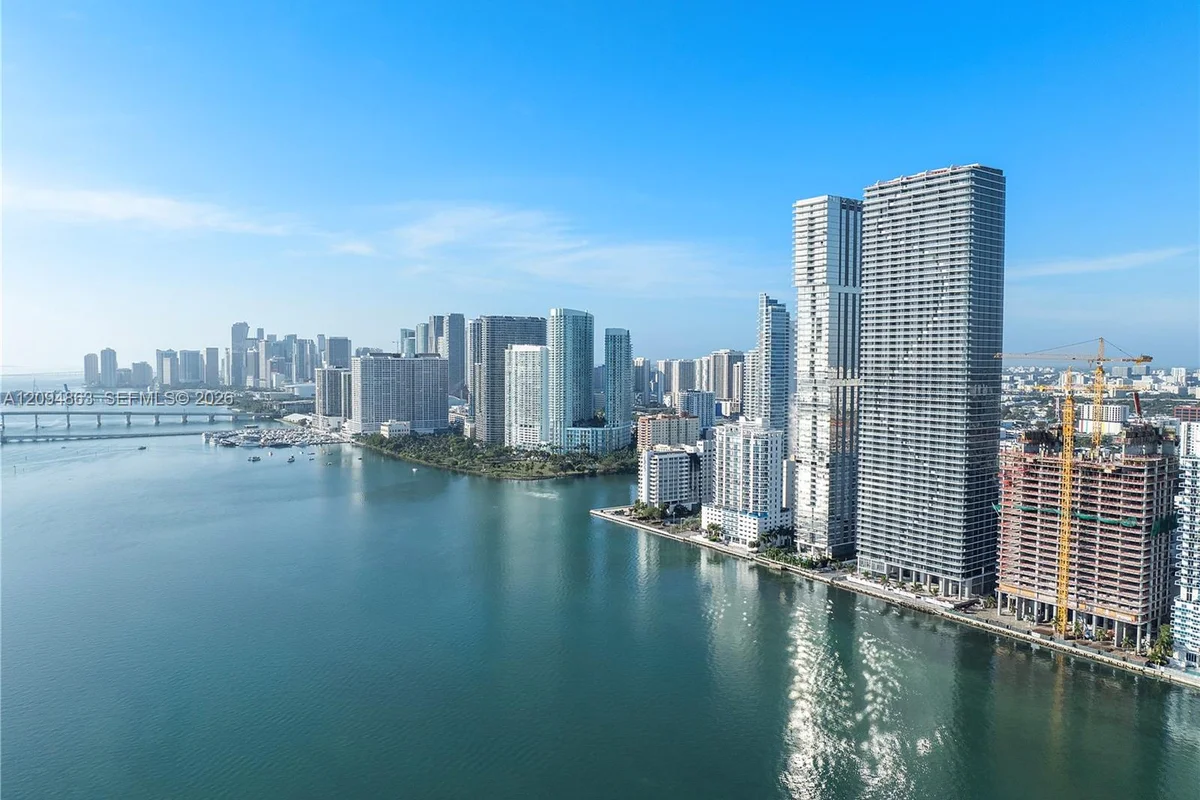 700 NE 24th St #2106, Miami: photo 1 of 14