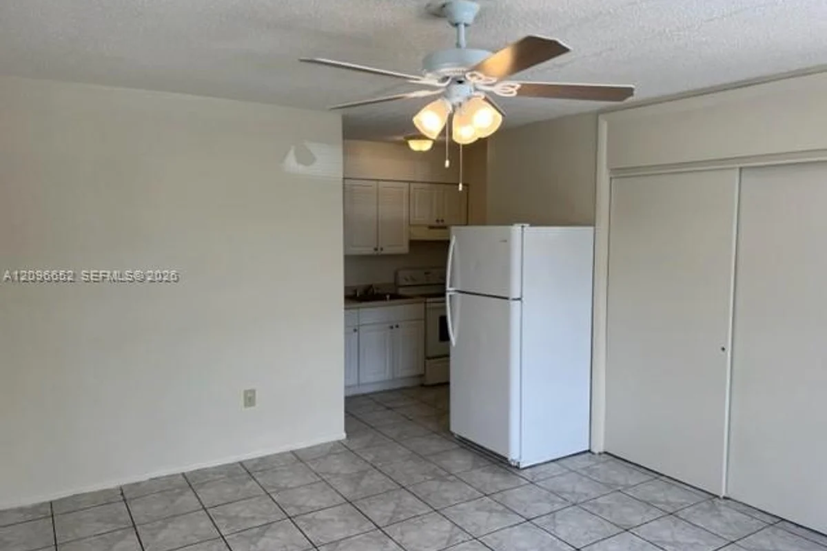 7241 Venetian St #7, Miramar: photo 1 of 5