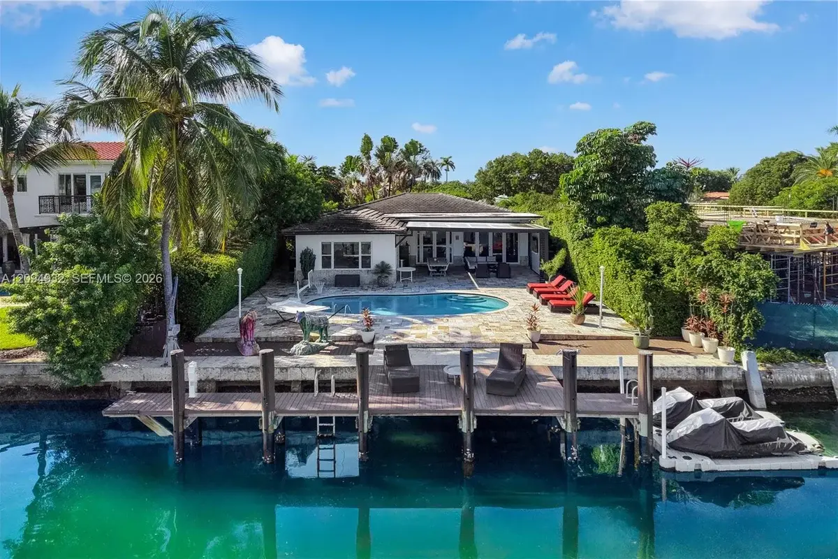 435 N Shore Dr, Miami Beach: photo 1 of 37