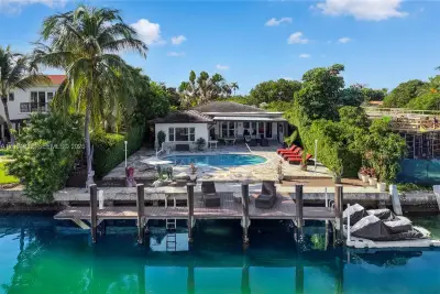 435 N Shore Dr, Miami Beach: photo 1 of 37