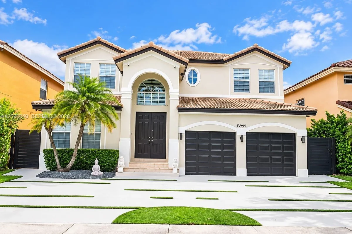 13995 SW 154th St, Miami: photo 1 of 31