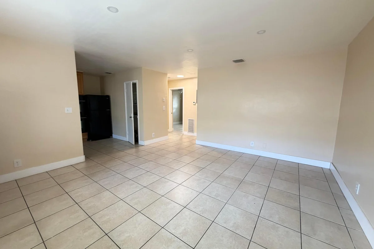 905 SE 15th St #2, Fort Lauderdale: photo 1 of 15