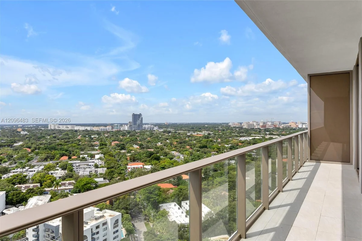 2678 Tigertail Ave #1903, Miami: photo 1 of 34