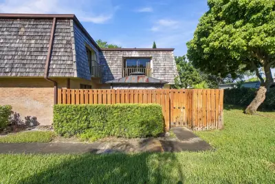 159 Lake Arbor Dr, Palm Springs: photo 1 of 28