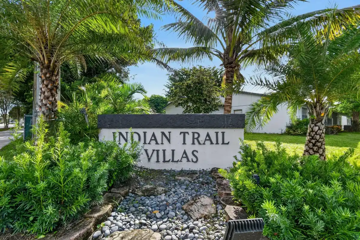 72 Conaskonk Cir, Royal Palm Beach: photo 1 of 56