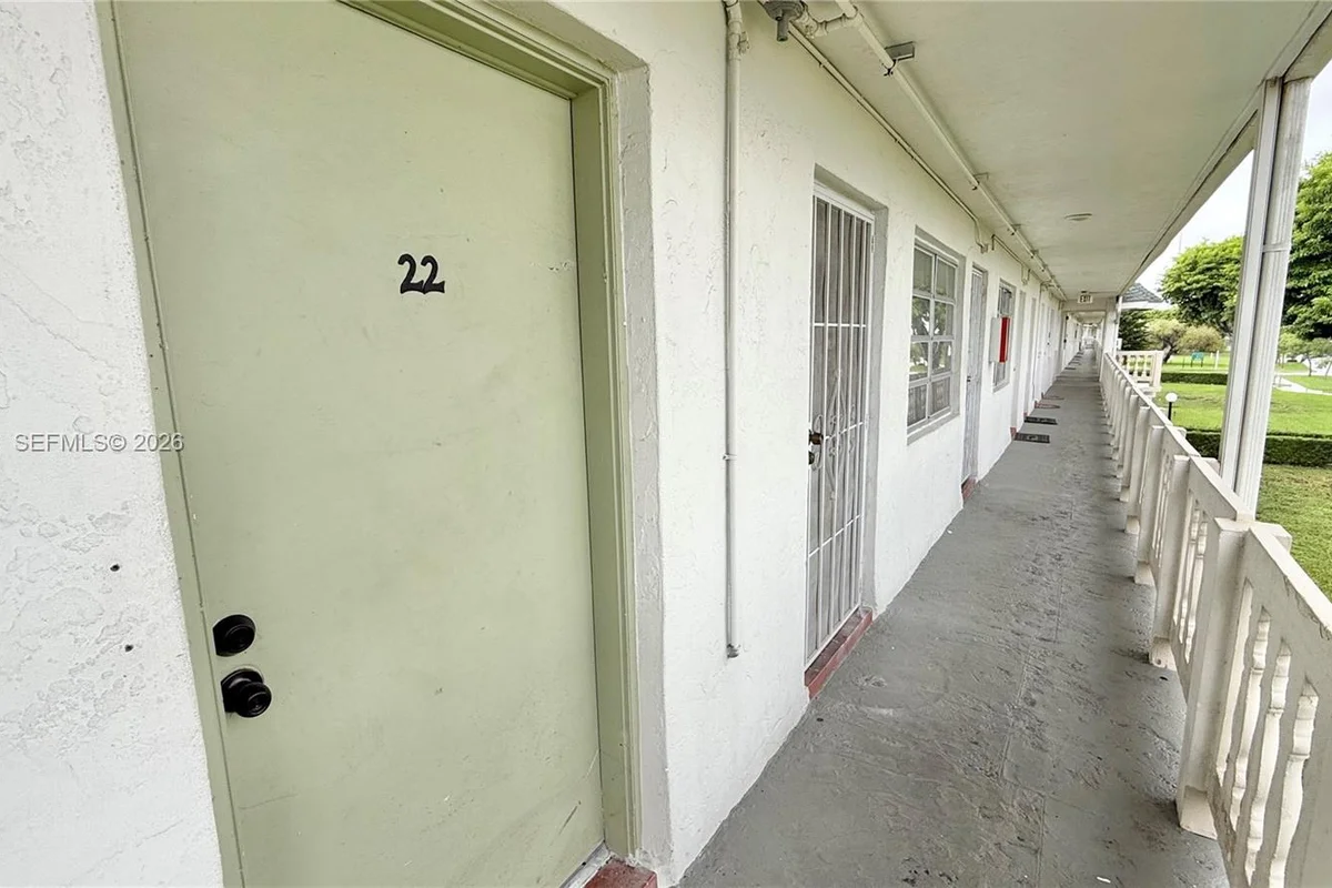 130 NE 202nd Ter #S22, Miami Gardens: photo 1 of 19