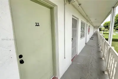 130 NE 202nd Ter #S22, Miami Gardens: photo 1 of 19