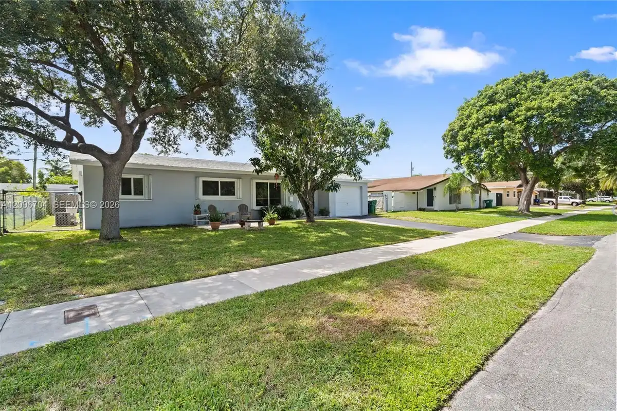 8730 SW 190th St, Cutler Bay: photo 1 of 57