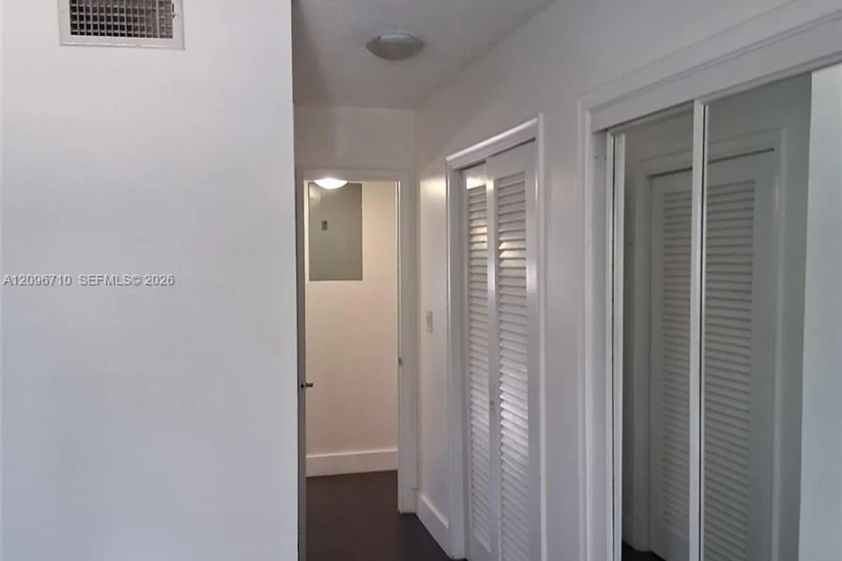 Condo in Hallandale Beach: photo 1 of 9