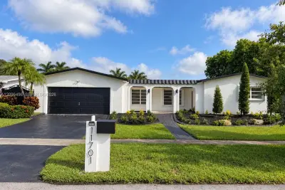11701 NW 14th St, Pembroke Pines: photo 1 of 31