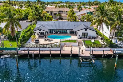 4030 NE 25th Ave, Lighthouse Point: photo 1 of 45