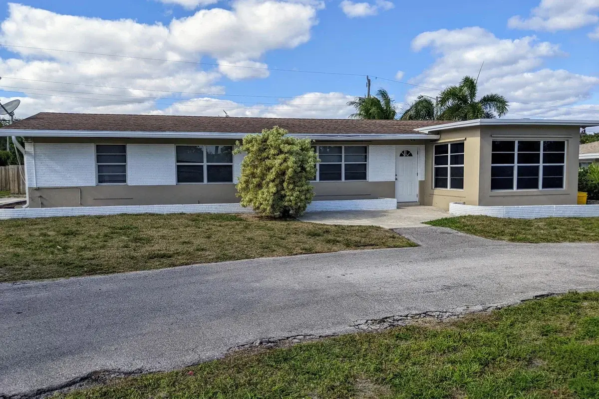 299 NW 12th St, Boca Raton: photo 1 of 14