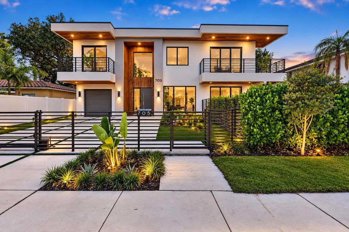 705 SW 8th Ter, Fort Lauderdale: photo 1 of 28