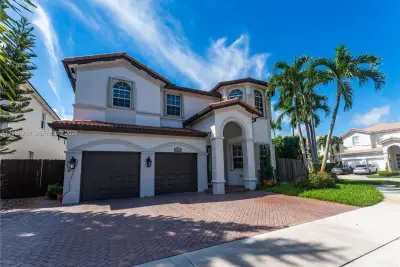 11530 NW 82nd Ter, Doral: photo 1 of 40