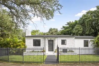 295 NW 42nd St, Miami: photo 1 of 15