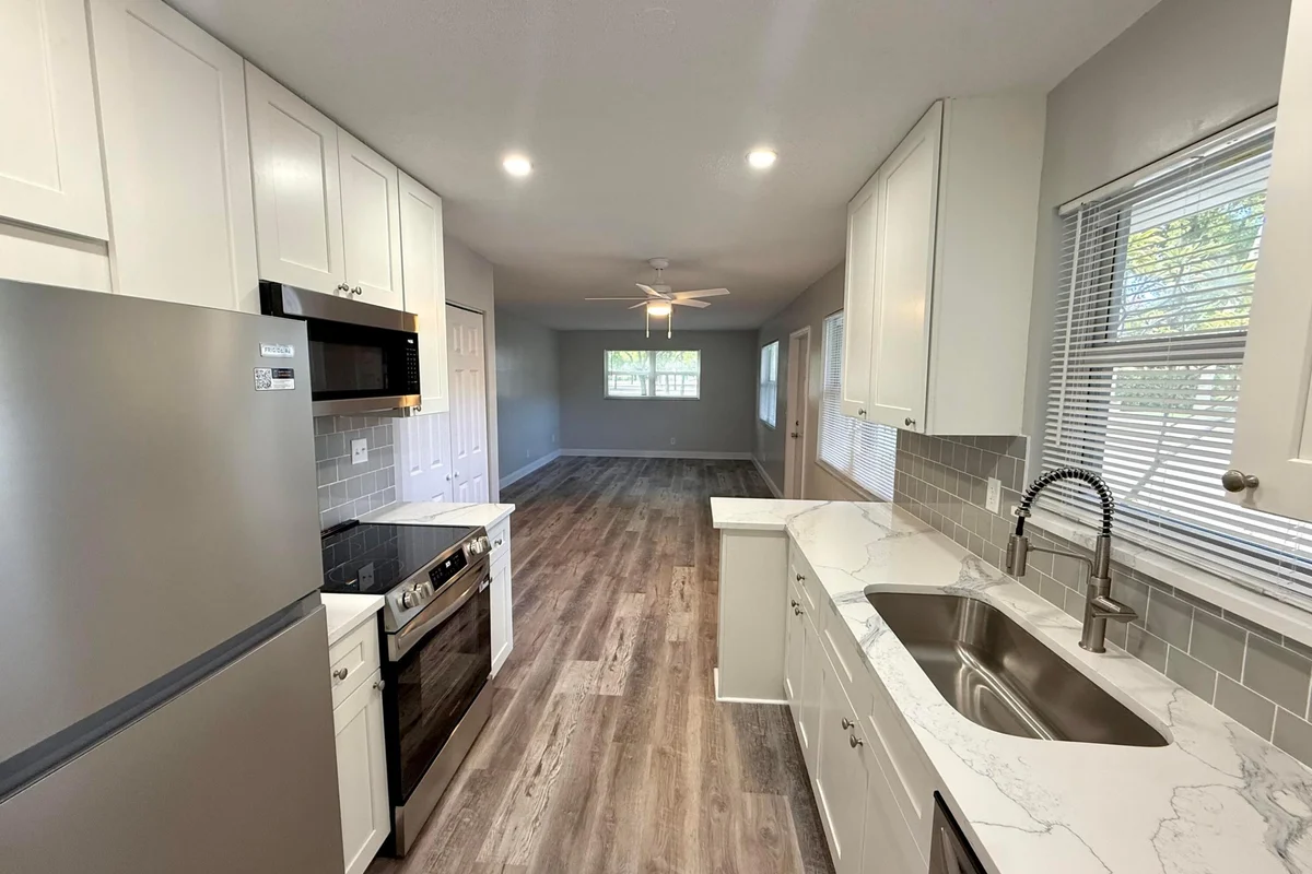 3500 Harrison St #7, Hollywood: photo 1 of 27